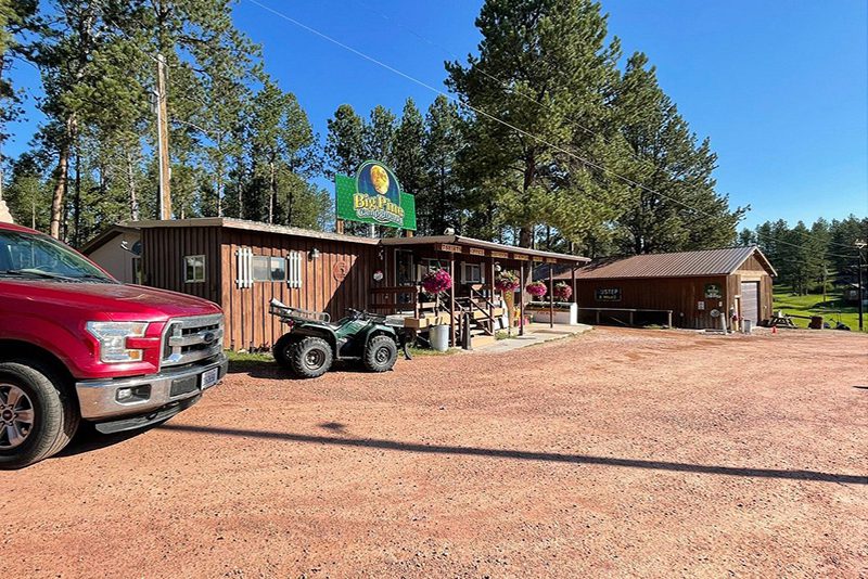 The office and camp store at Big Pine Campground
